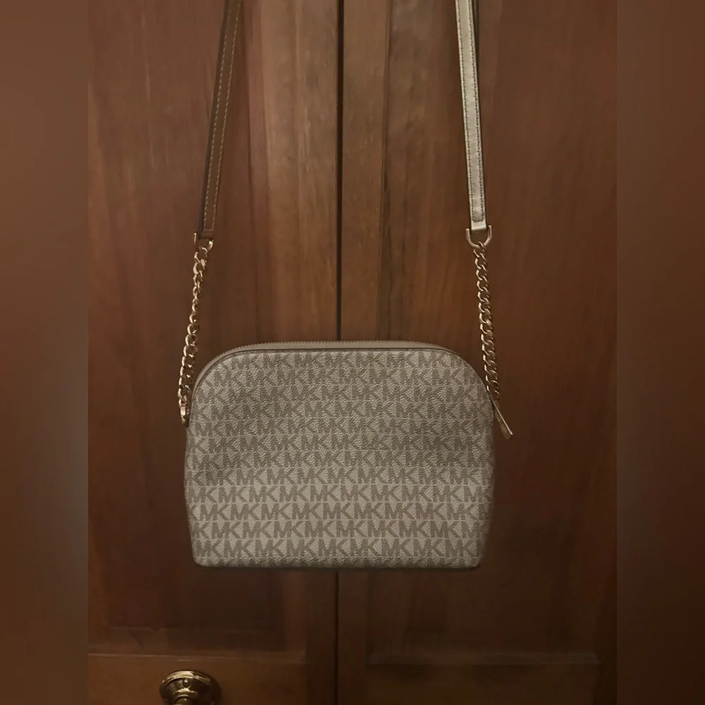 Michael Kors Jet Set Travel Medium Logo Dome Crossbody Bag W/ Gold Hardware